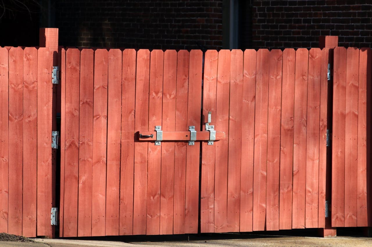 Gate installation by Makoa Construction