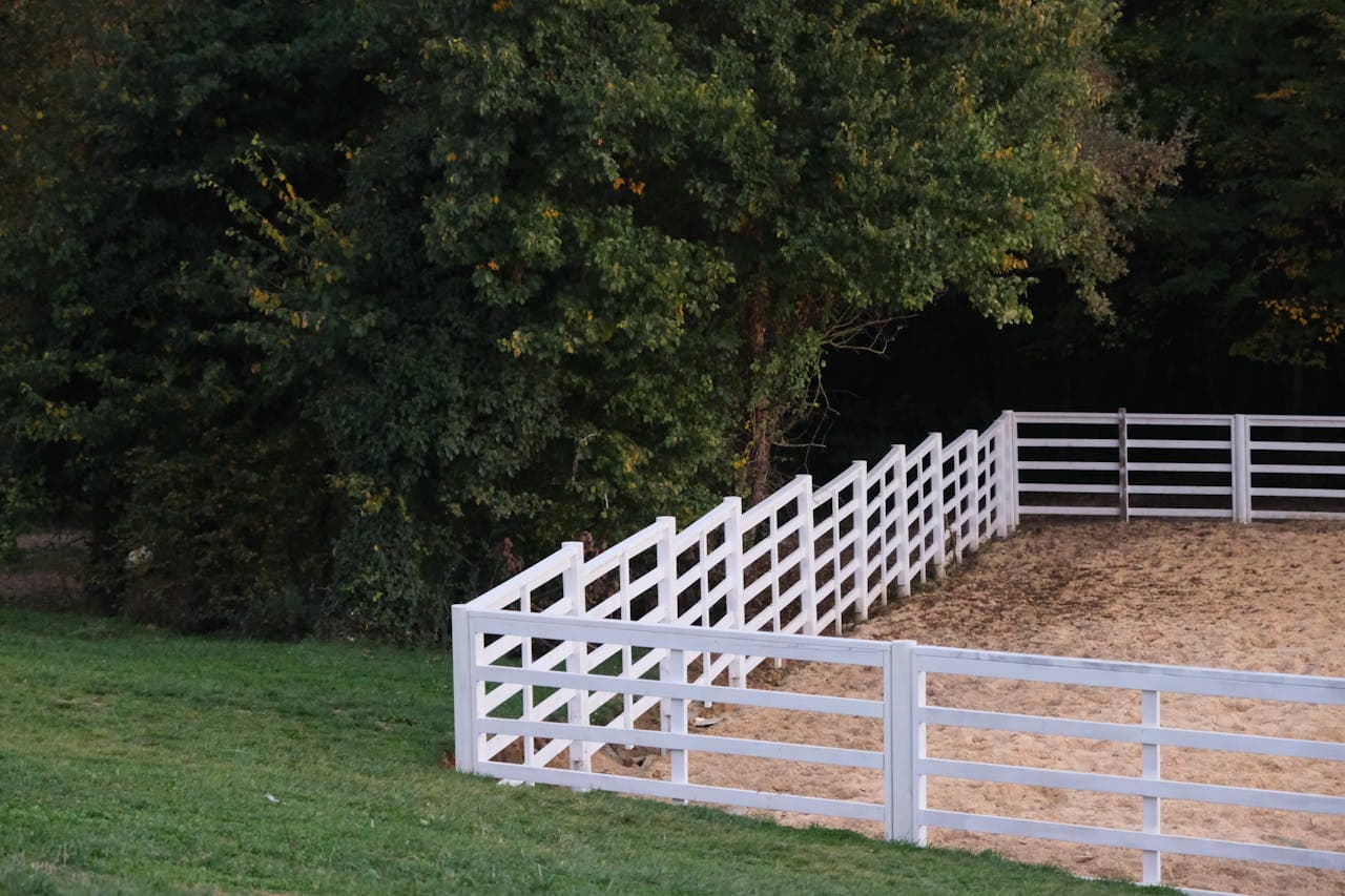 Residential fencing installed by Makoa Construction